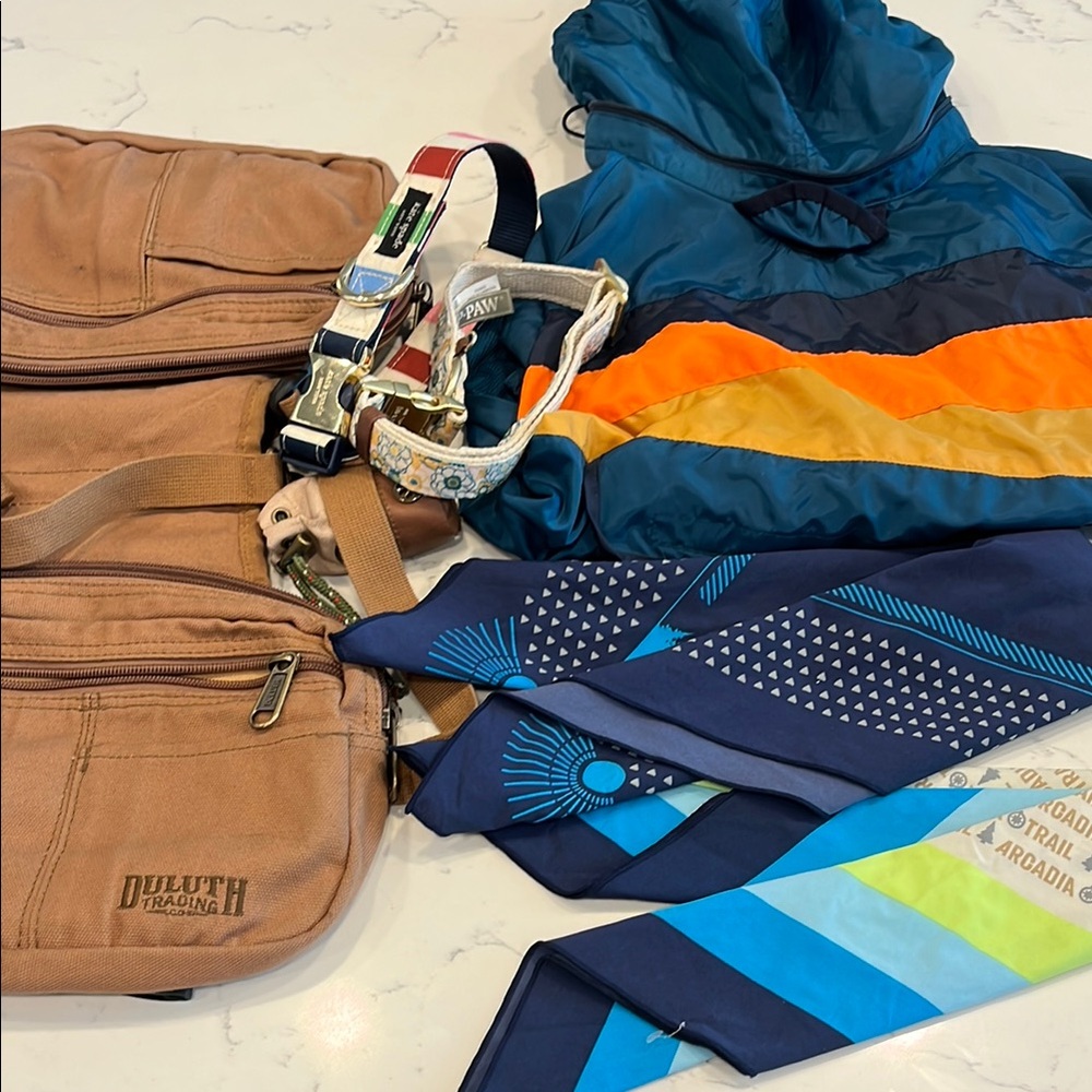 Doggy 🐕 Bundle: 1 Duluth Pack (L), 2 Collars, 2 AT Scarfs, 1 AT Windbreaker (L)